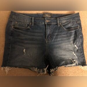 Torrid plus size 20 Mid Rise Midi Short - Medium Wash